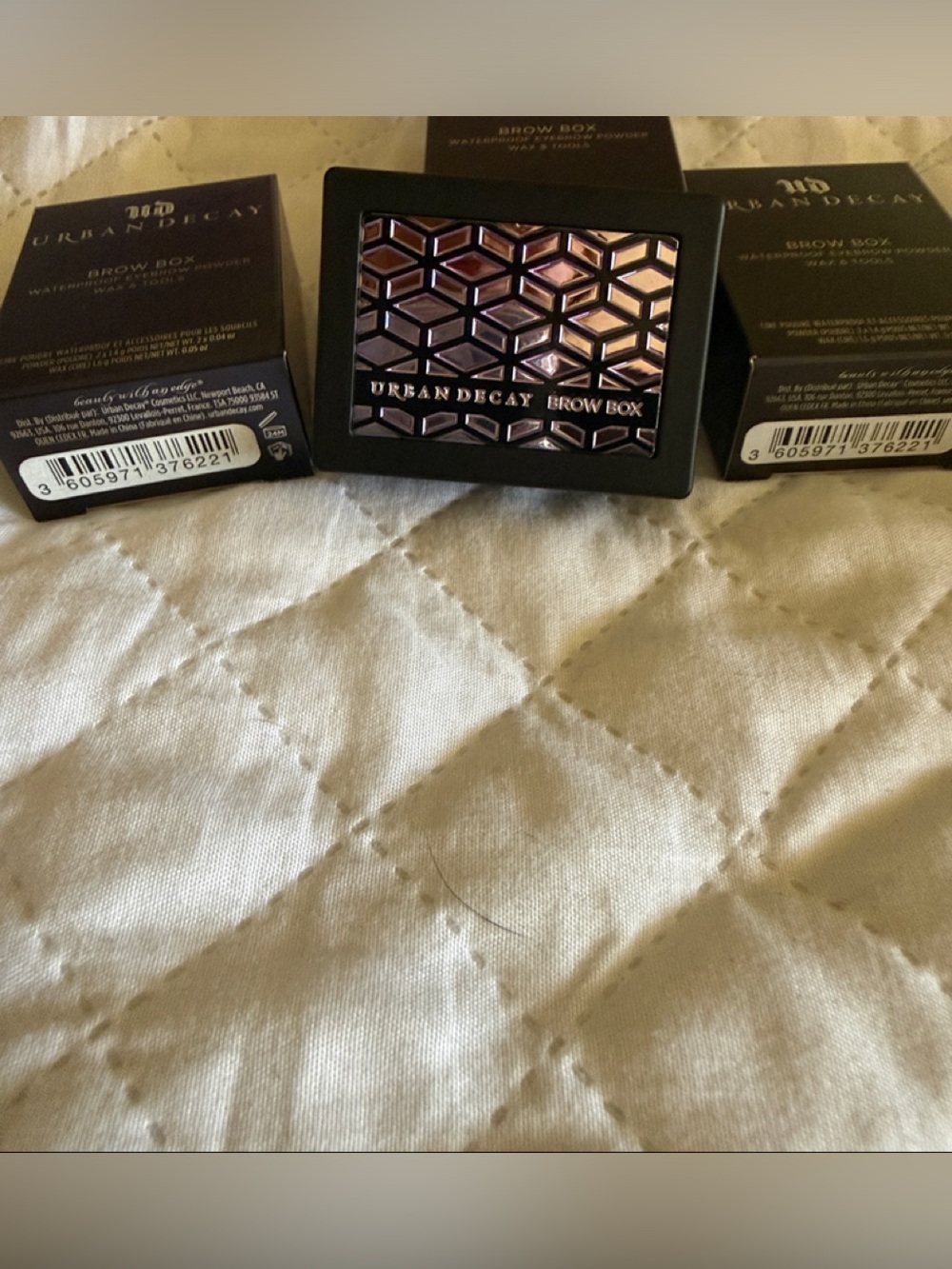 Urban Decay Brow Compact with Light Beige Wax and Deep Brown / Black out Powders - Picture 3 of 3